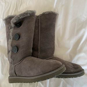 UGGS BAILEY BUTTON TRIPLET II BOOT Size 8 W